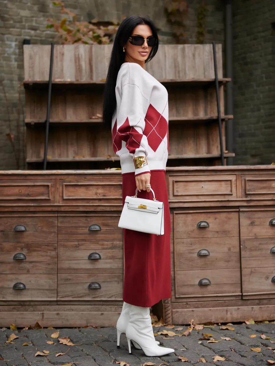 Бордовый костюм с юбкой теплый трикотажный