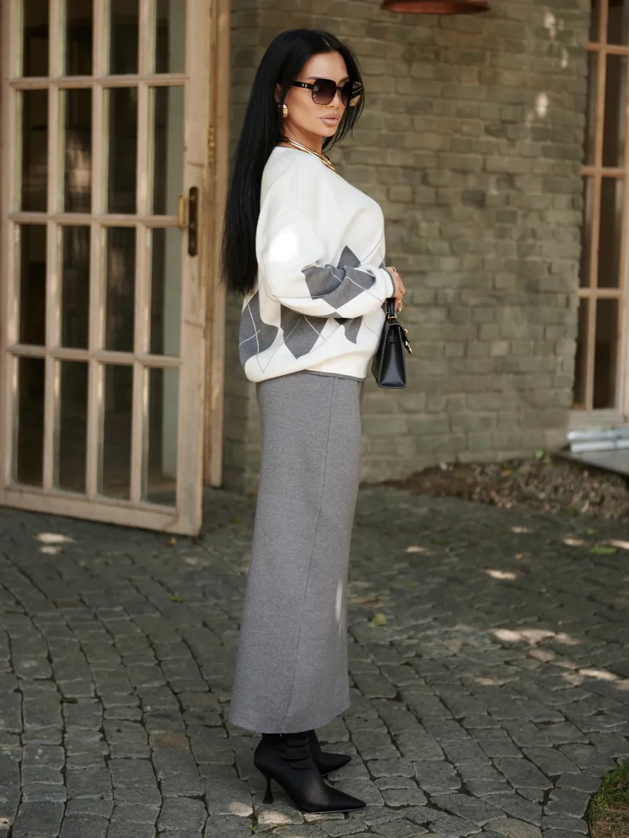 Серый костюм с юбкой теплый трикотажный