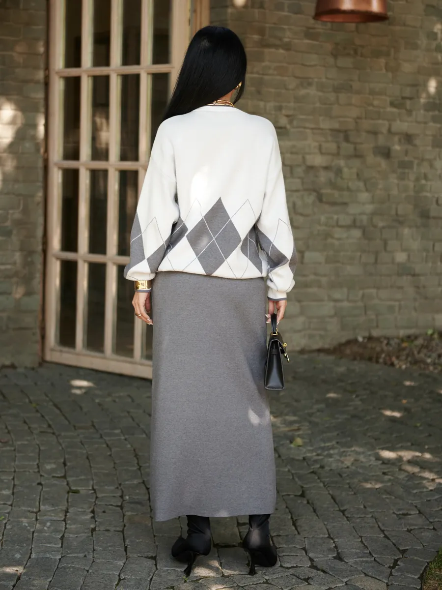 Серый костюм с юбкой теплый трикотажный