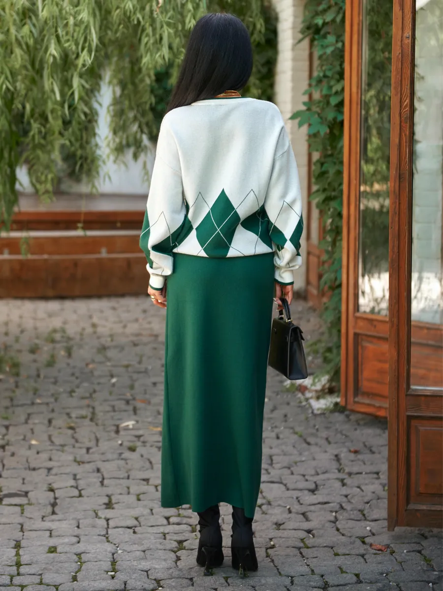 Зеленый костюм с юбкой теплый трикотажный