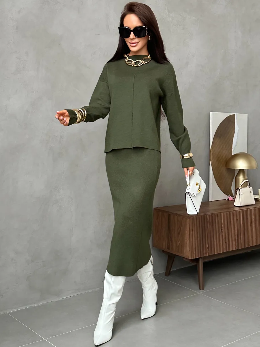 Костюм с юбкой теплый трикотажный