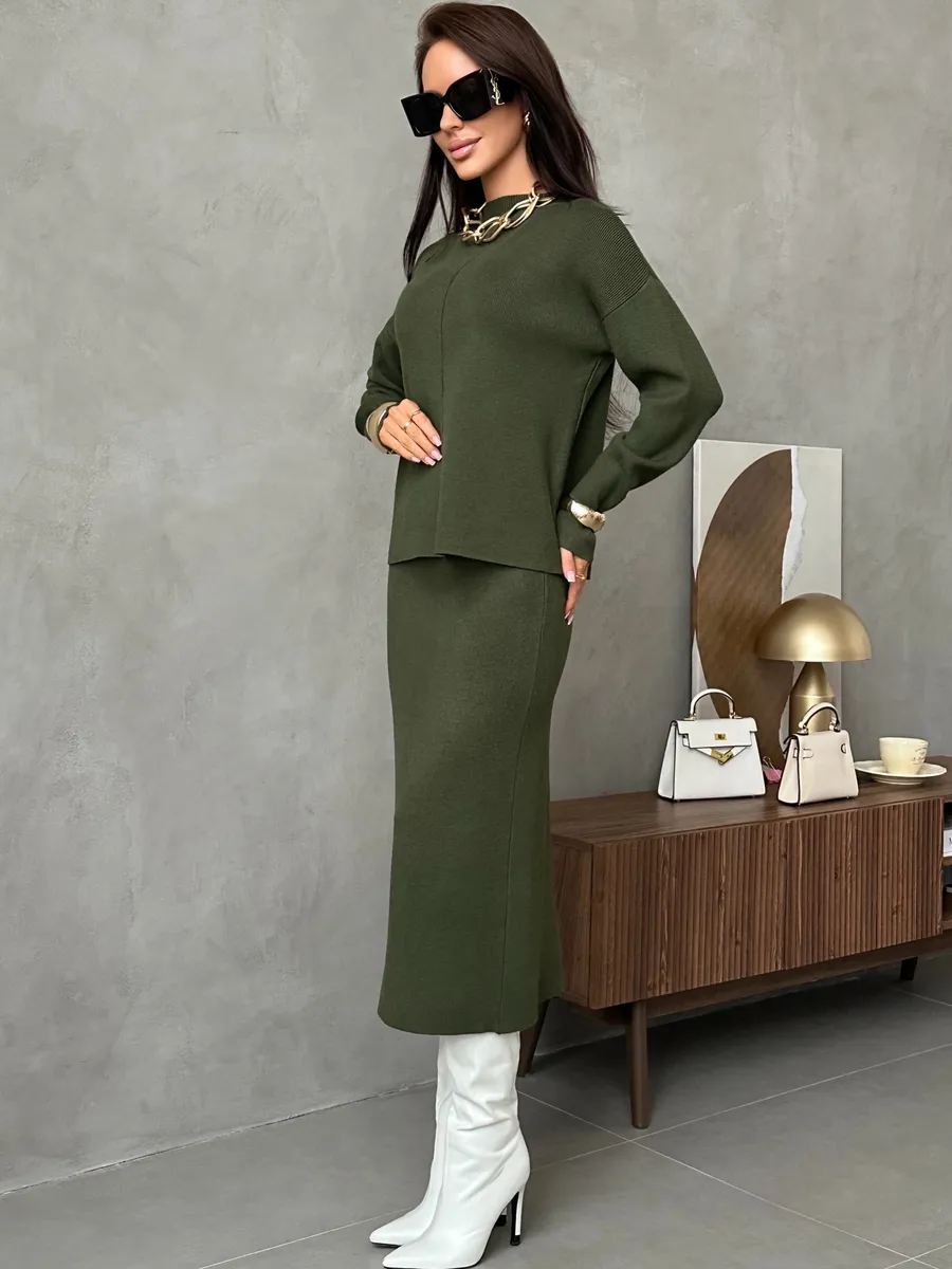 Костюм с юбкой теплый трикотажный