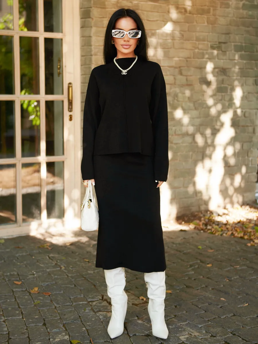 Черный костюм с юбкой теплый трикотажный