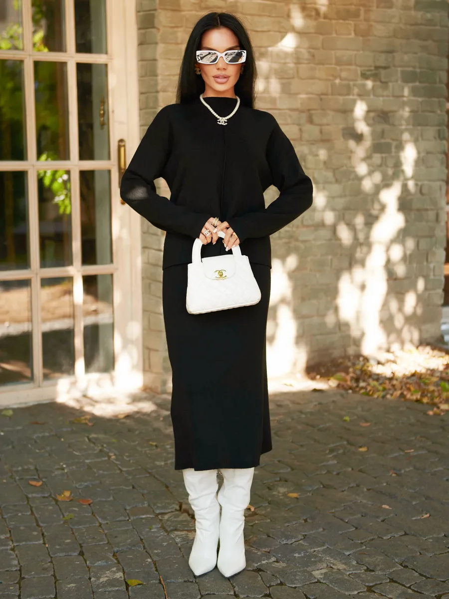 Черный костюм с юбкой теплый трикотажный