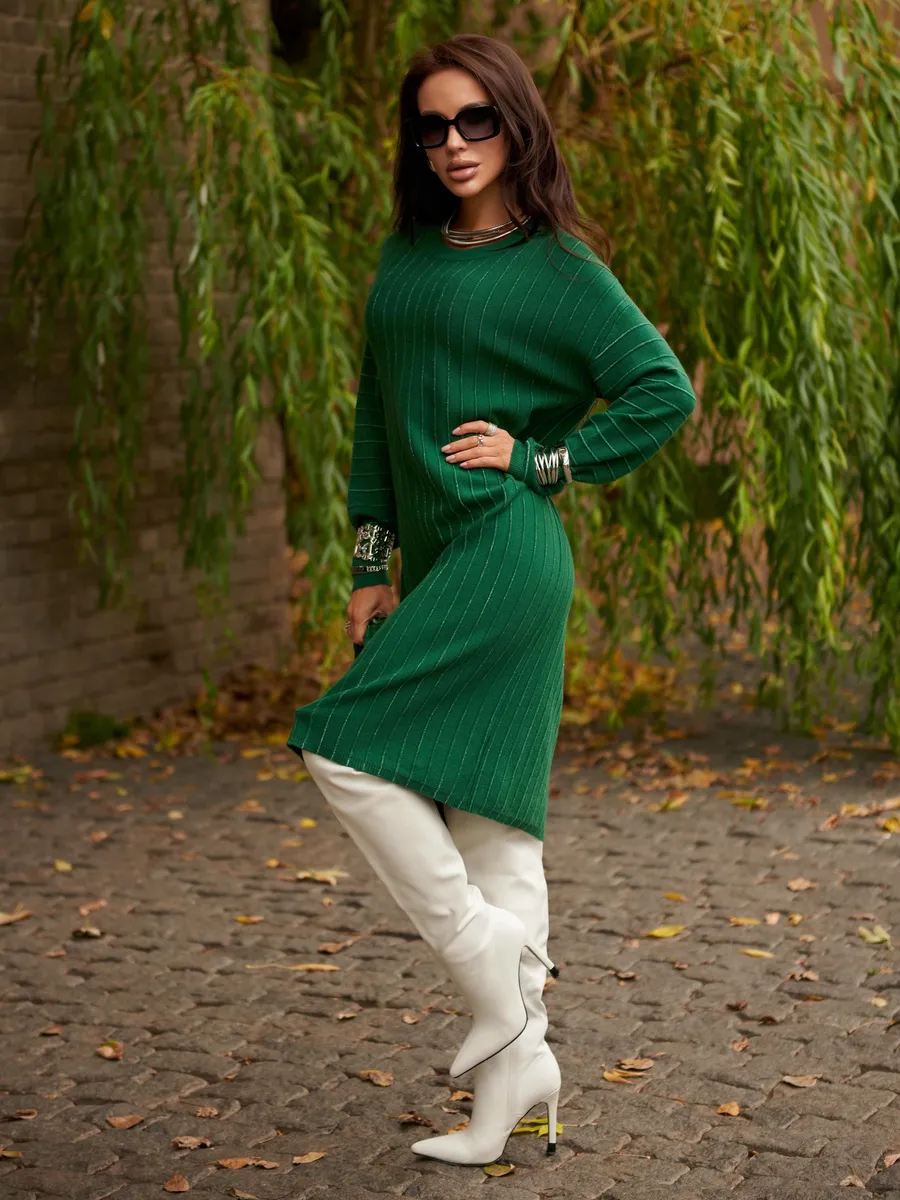 Зеленое платье трикотажное нарядное теплое