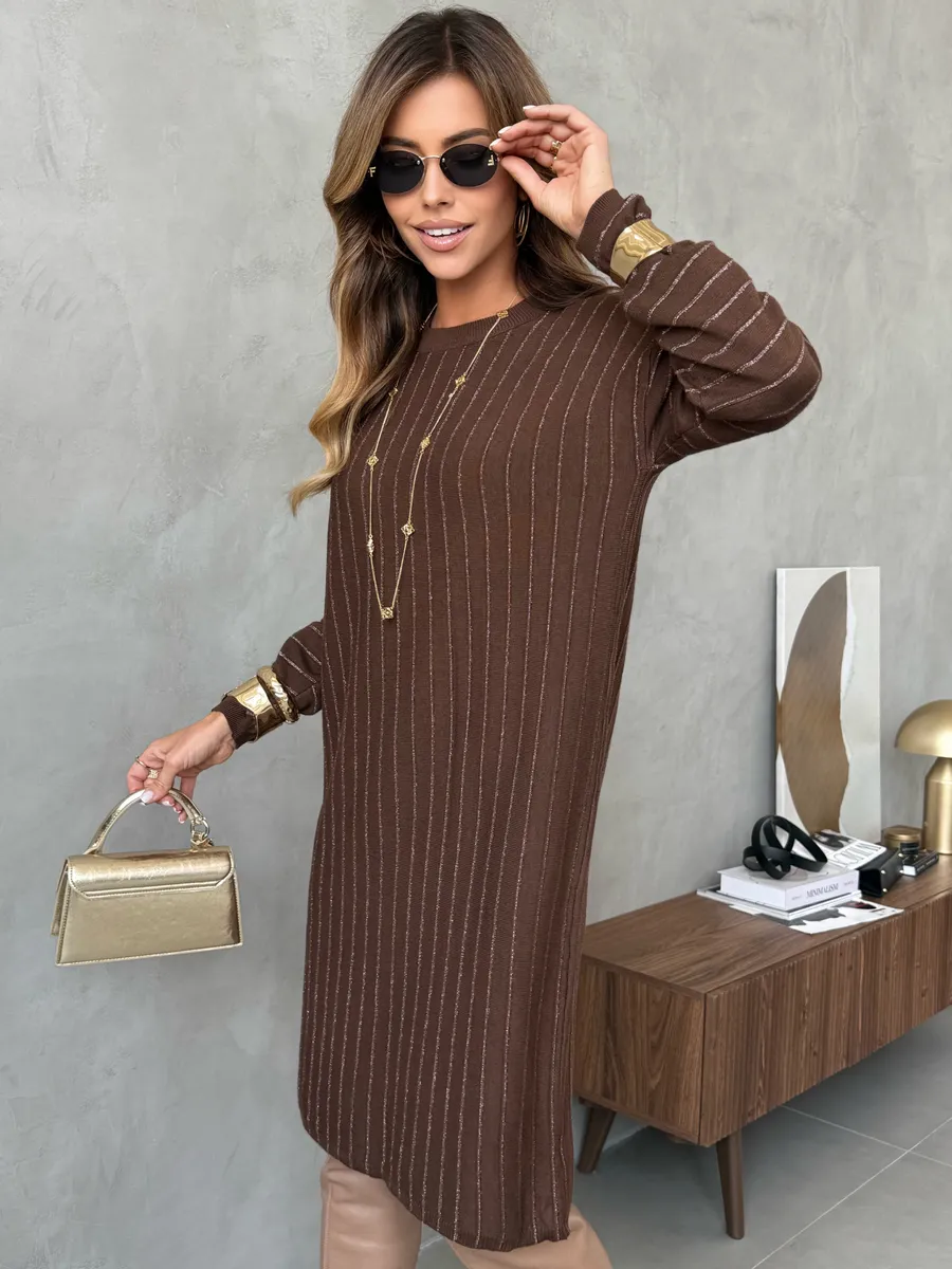 Коричневое платье трикотажное нарядное теплое
