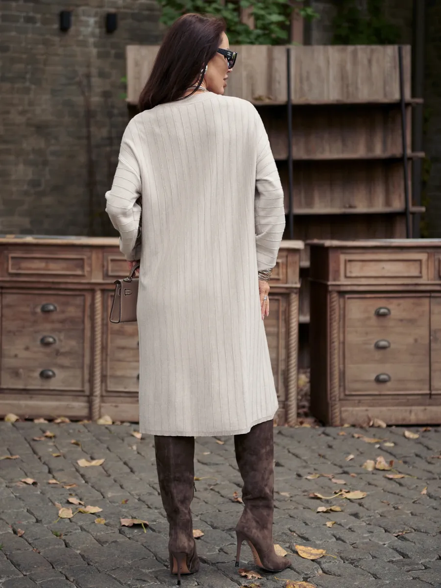 Бежевое платье трикотажное нарядное теплое