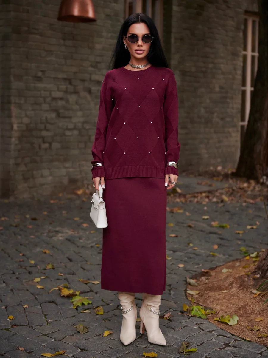 Теплый трикотажный костюм с юбкой