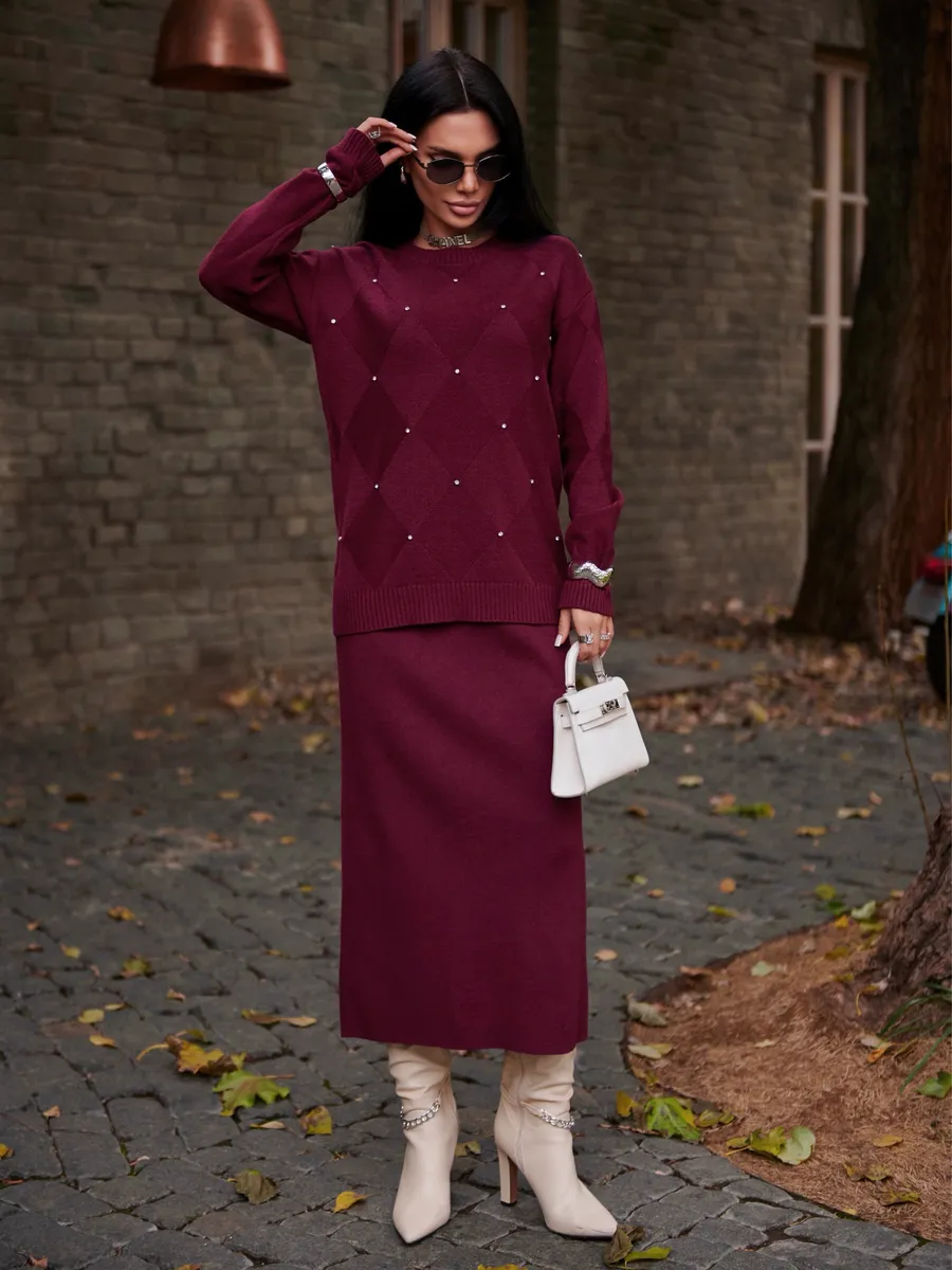 Бордовый теплый трикотажный костюм с юбкой