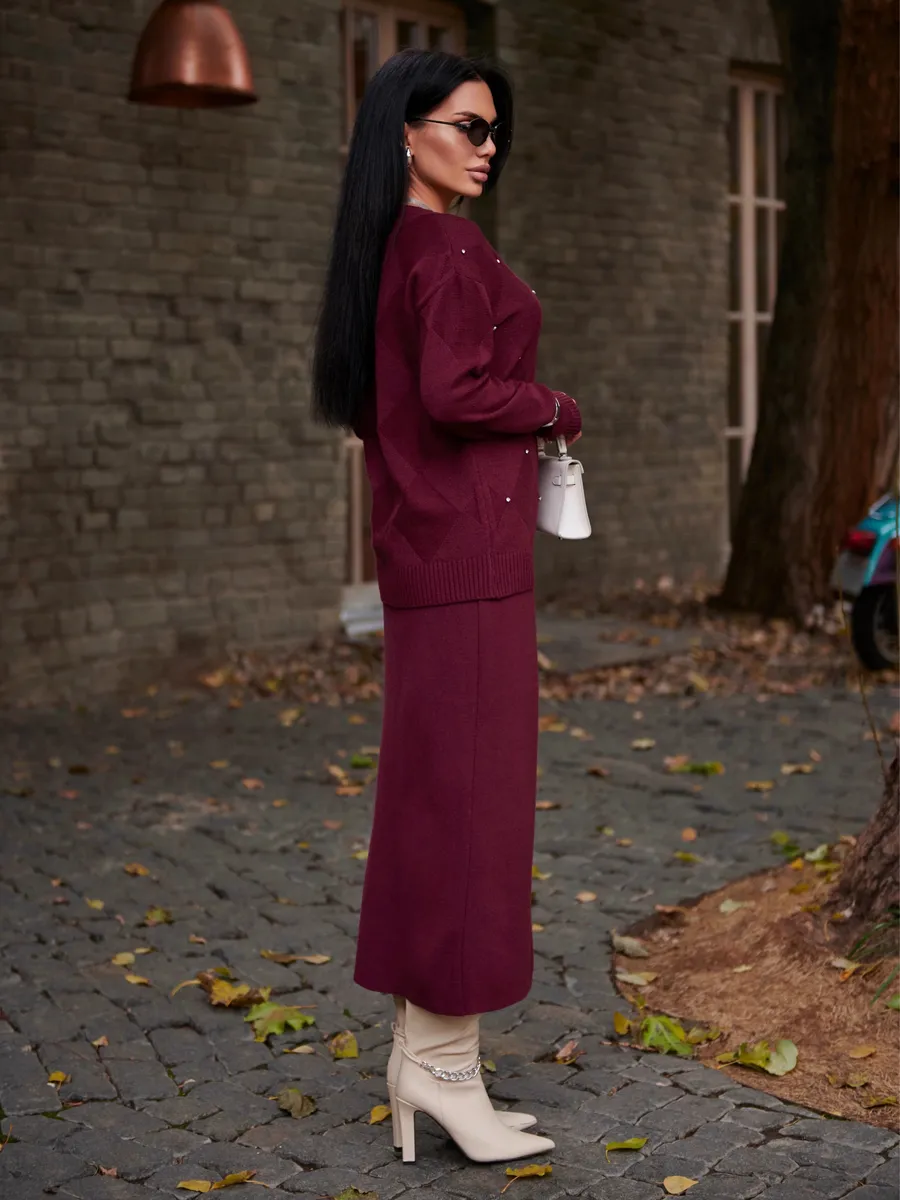Бордовый теплый трикотажный костюм с юбкой