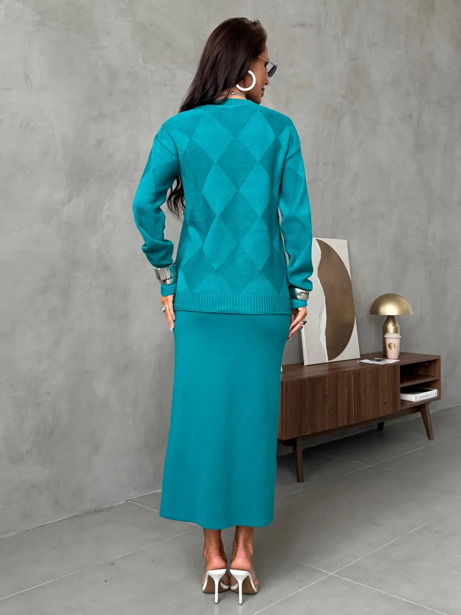 Зеленый теплый трикотажный костюм с юбкой