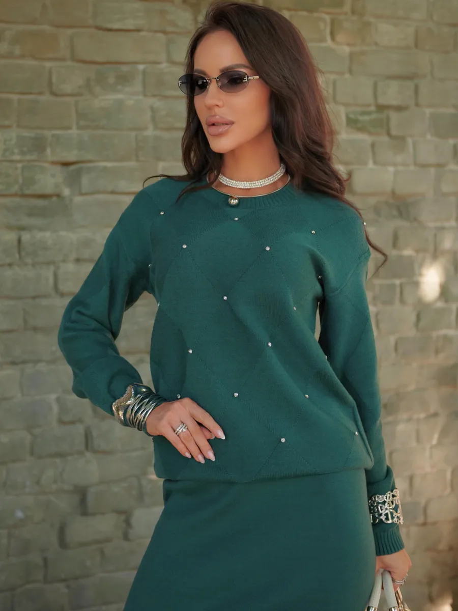 Темно-зеленый теплый трикотажный костюм с юбкой