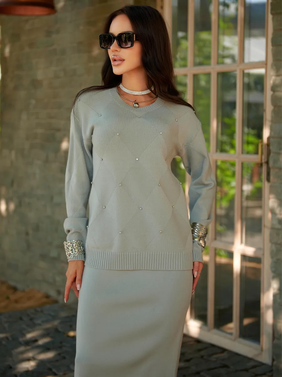 Серый теплый трикотажный костюм с юбкой