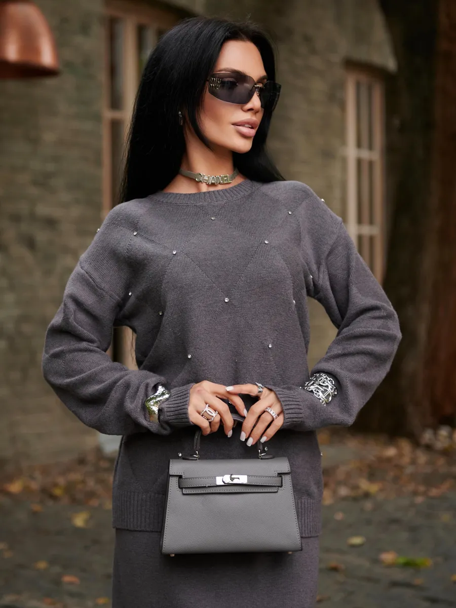 Темно-серый теплый трикотажный костюм с юбкой