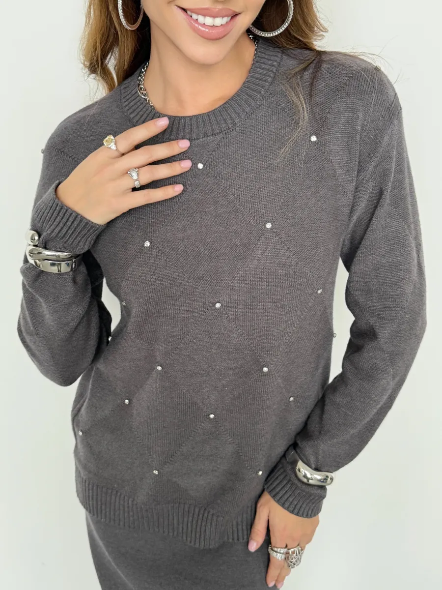 Темно-серый теплый трикотажный костюм с юбкой