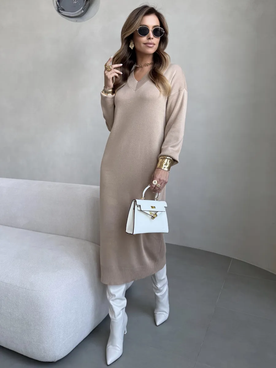 Бежевое платье осеннее теплое трикотажное длинное