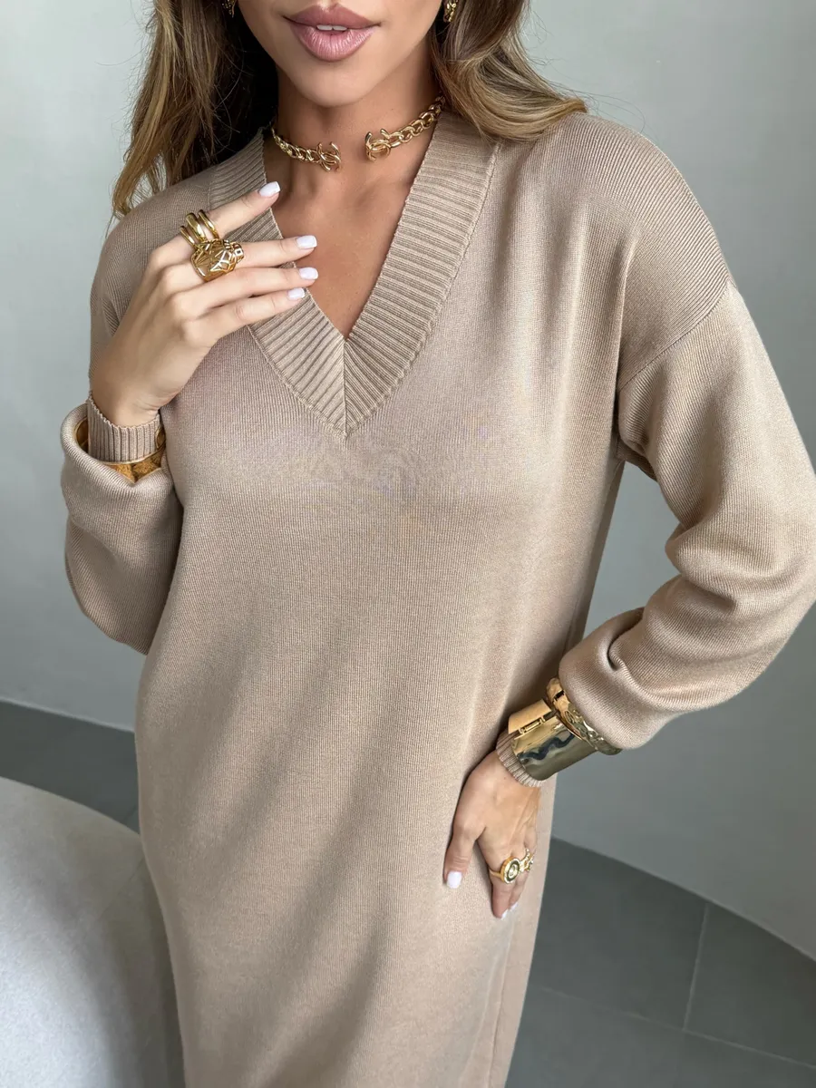 Бежевое платье осеннее теплое трикотажное длинное