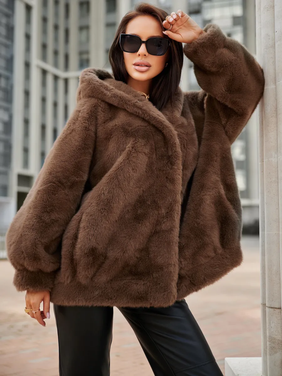 Коричневая шуба искусственная короткая