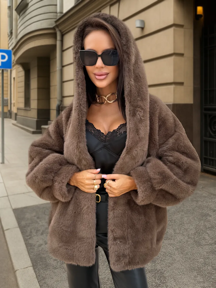 Коричневая шуба искусственная короткая