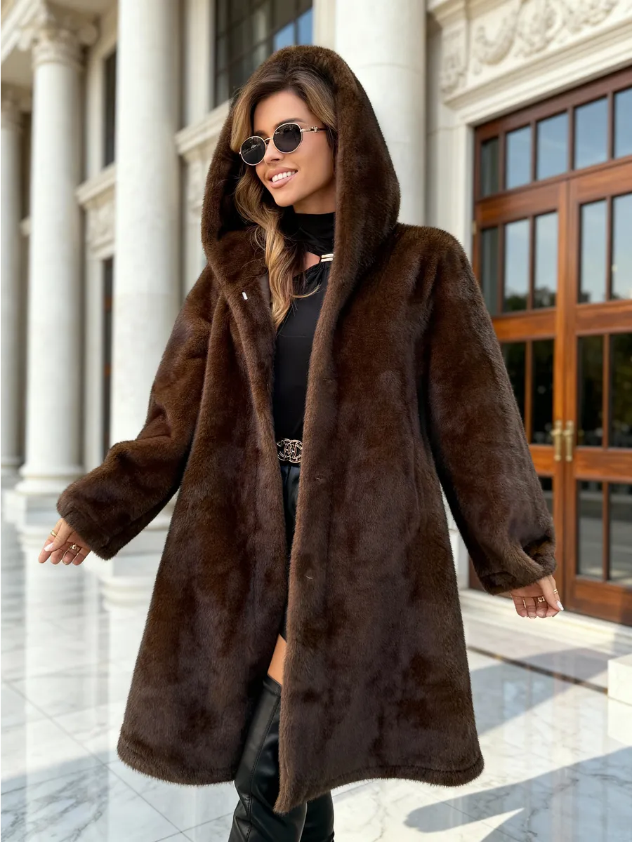 Коричневая шуба искусственная зимняя с капюшоном
