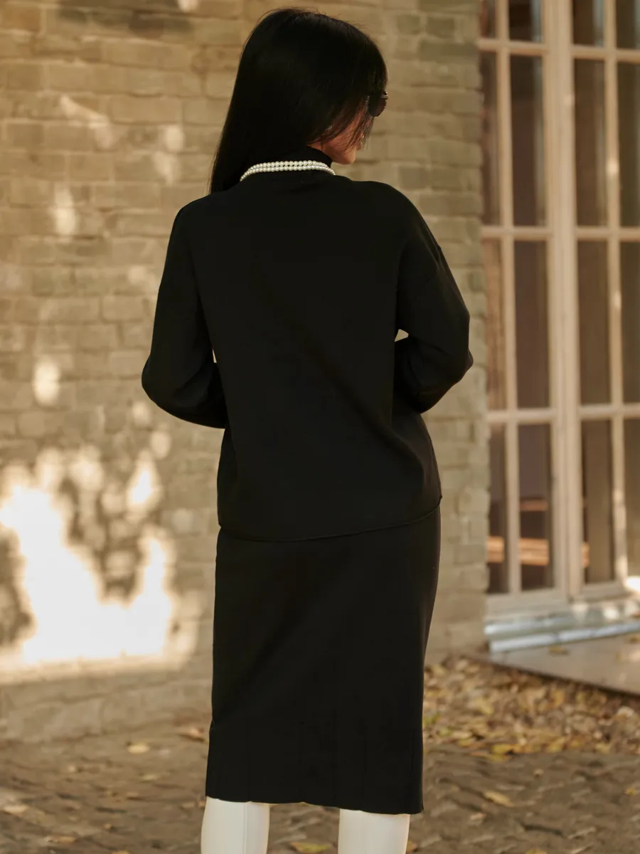 Черный костюм с юбкой теплый трикотажный