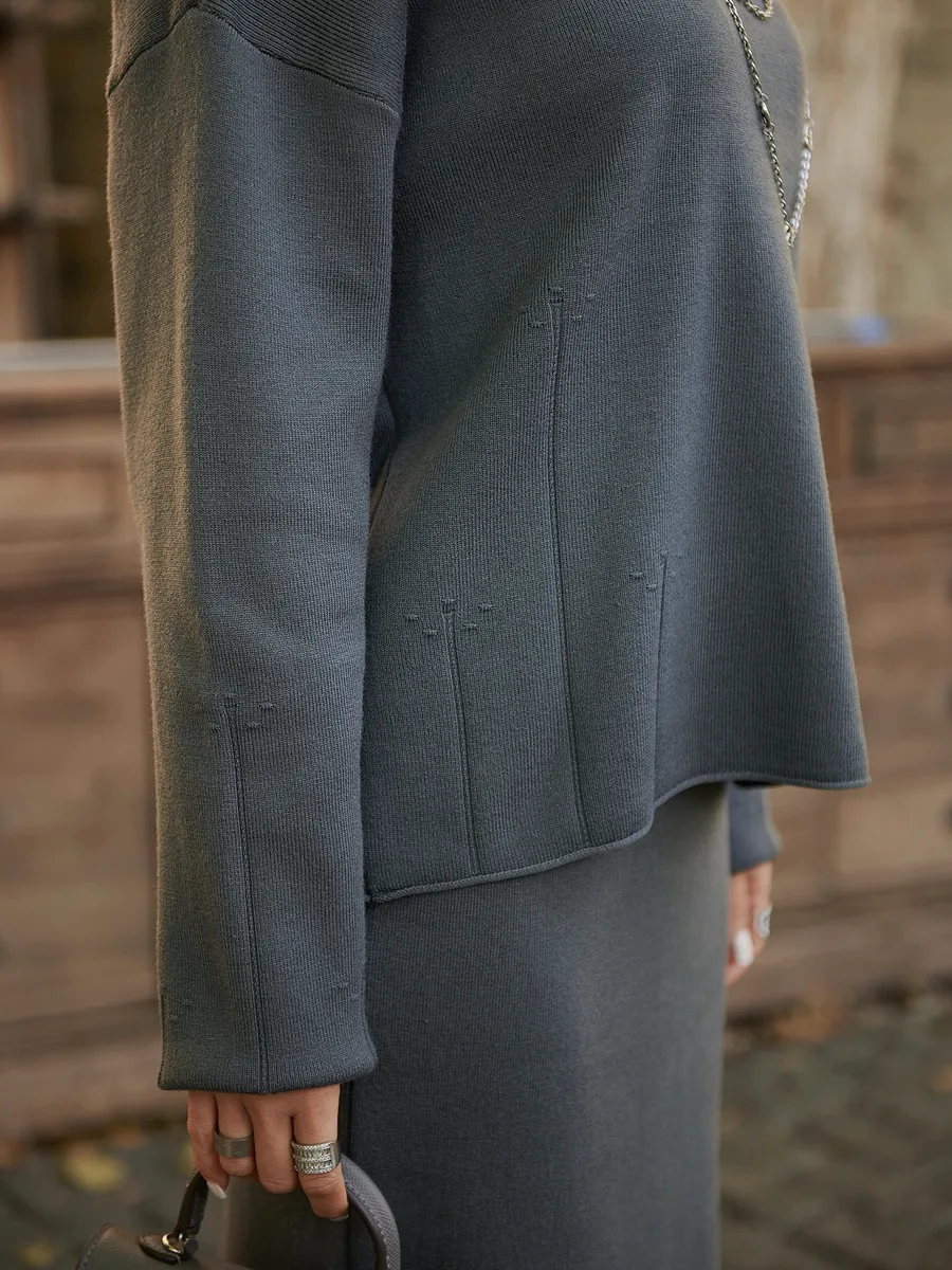 Серый костюм с юбкой теплый трикотажный