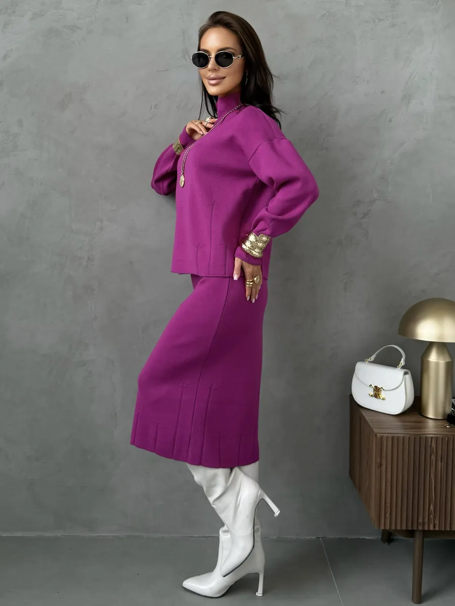 Баклажановый костюм с юбкой теплый трикотажный