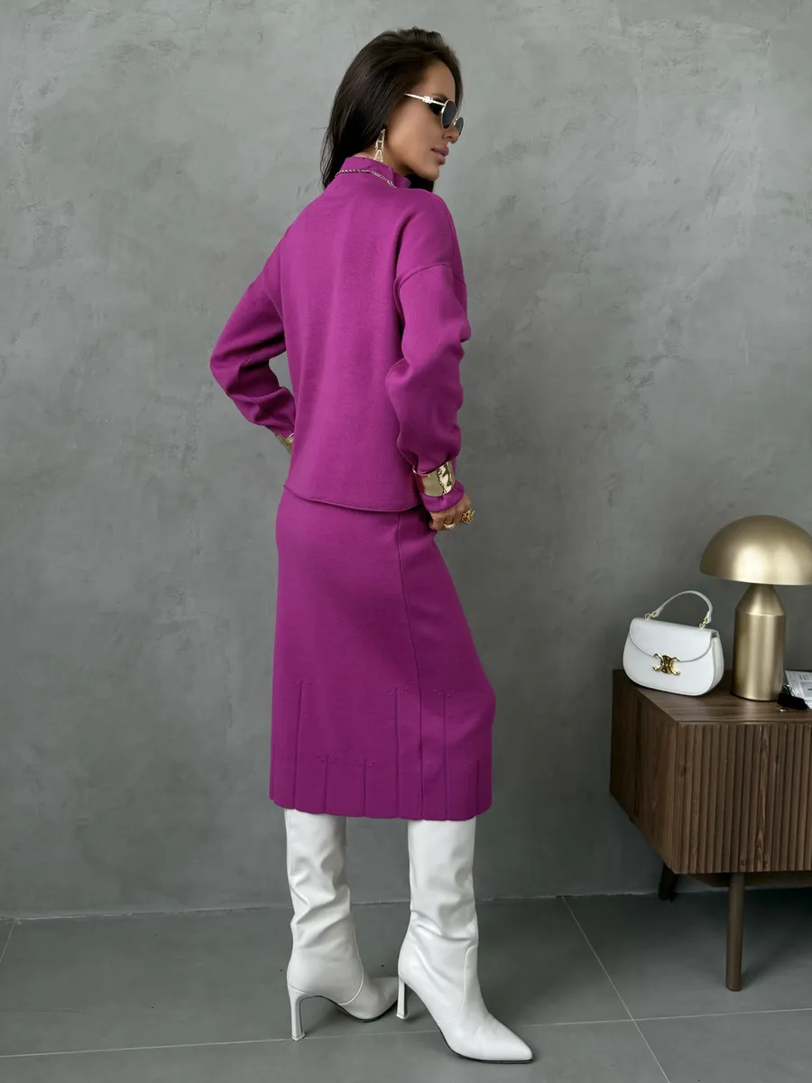 Баклажановый костюм с юбкой теплый трикотажный