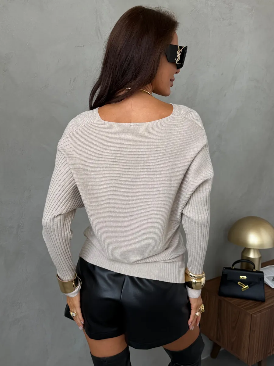 Бежевая кофта теплая трикотажная