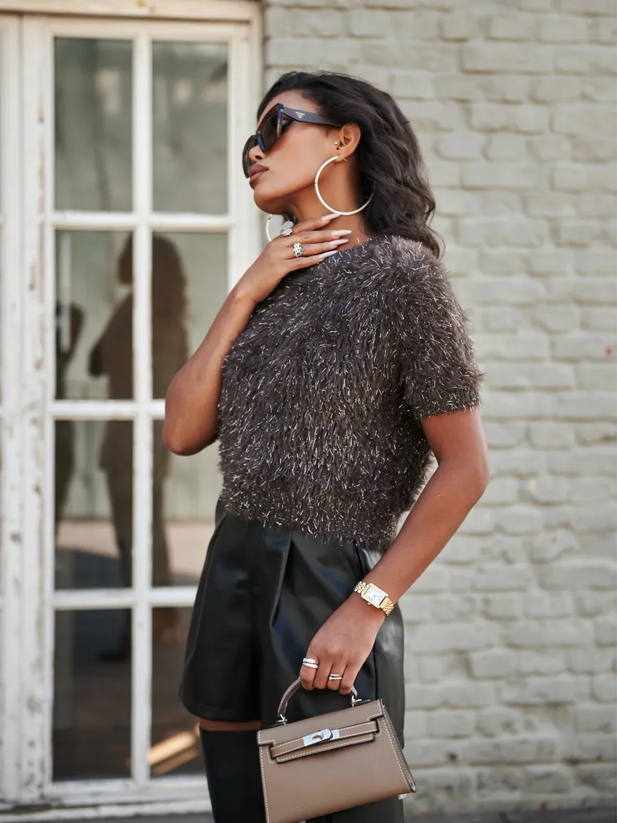 Коричневая кофта теплая нарядная пушистая