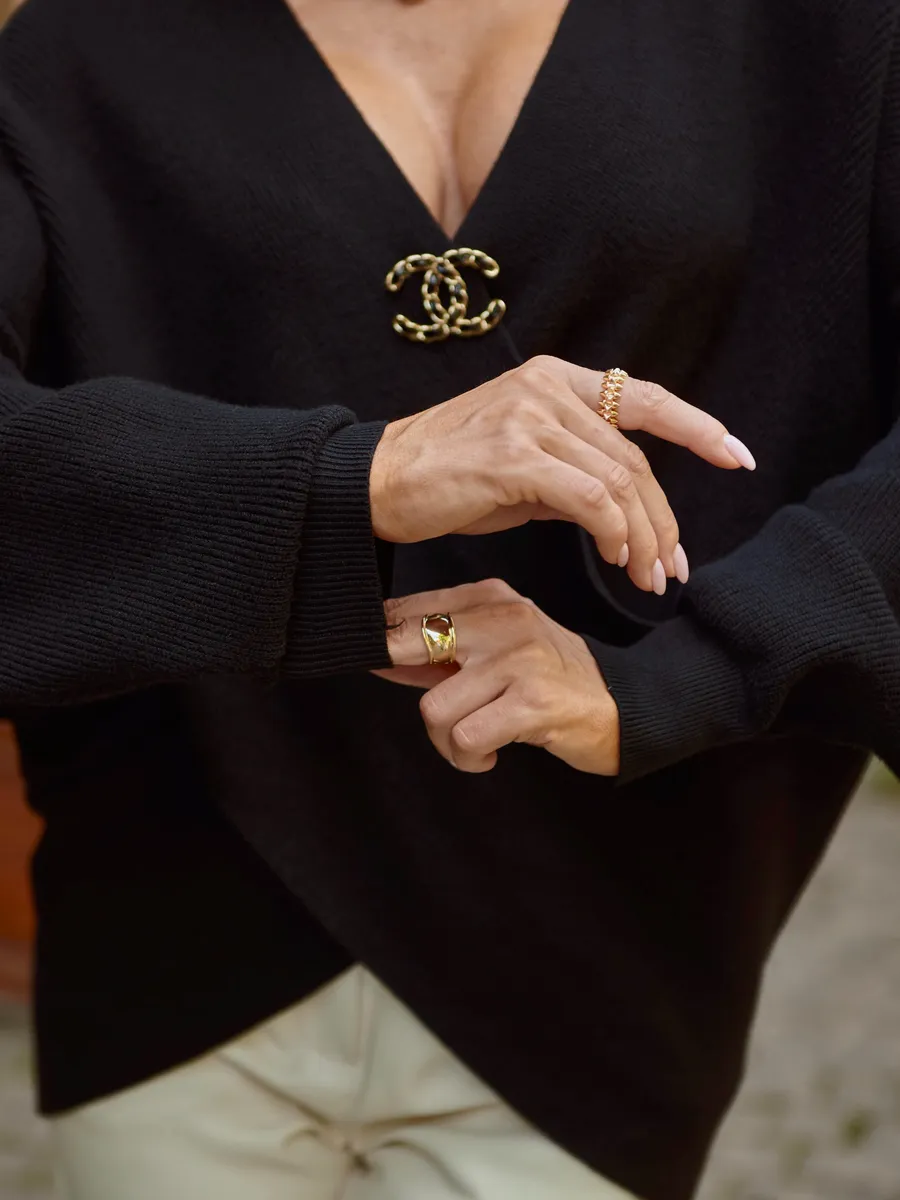 Черная теплая кофта вязаная на запах оверсайз