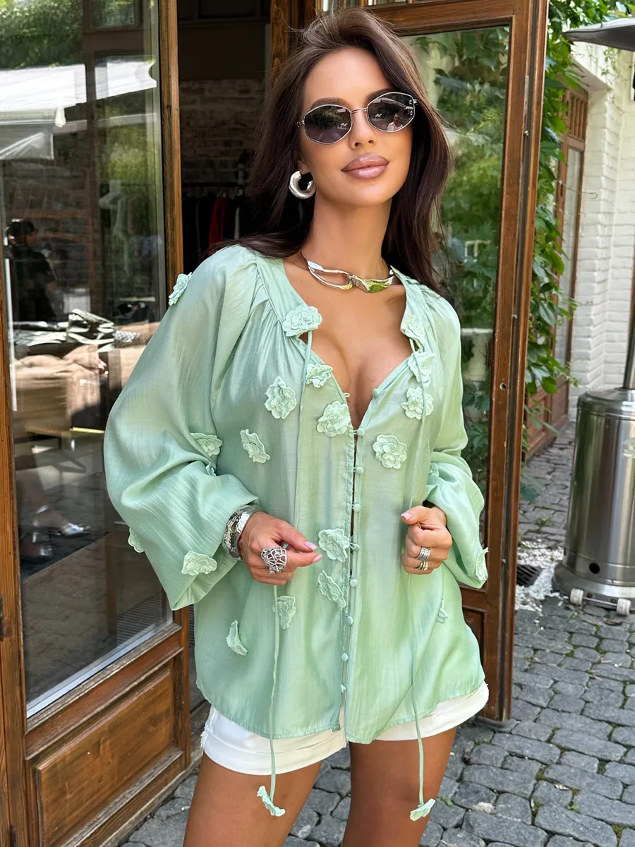 Оливковая блузка нарядная летняя