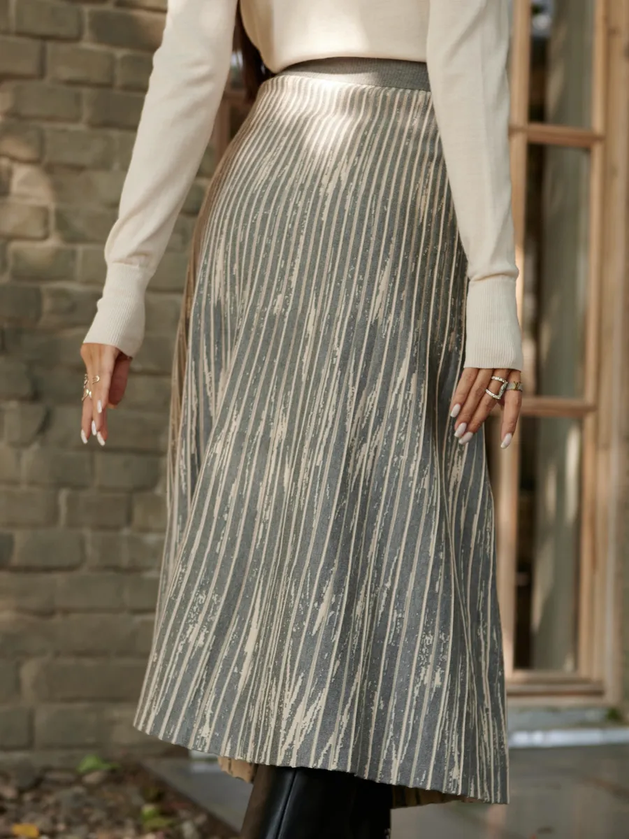 Серая юбка миди трикотажная теплая