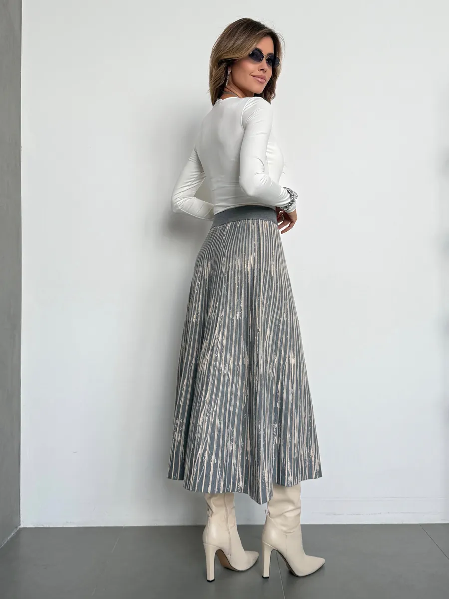 Серая юбка миди трикотажная теплая