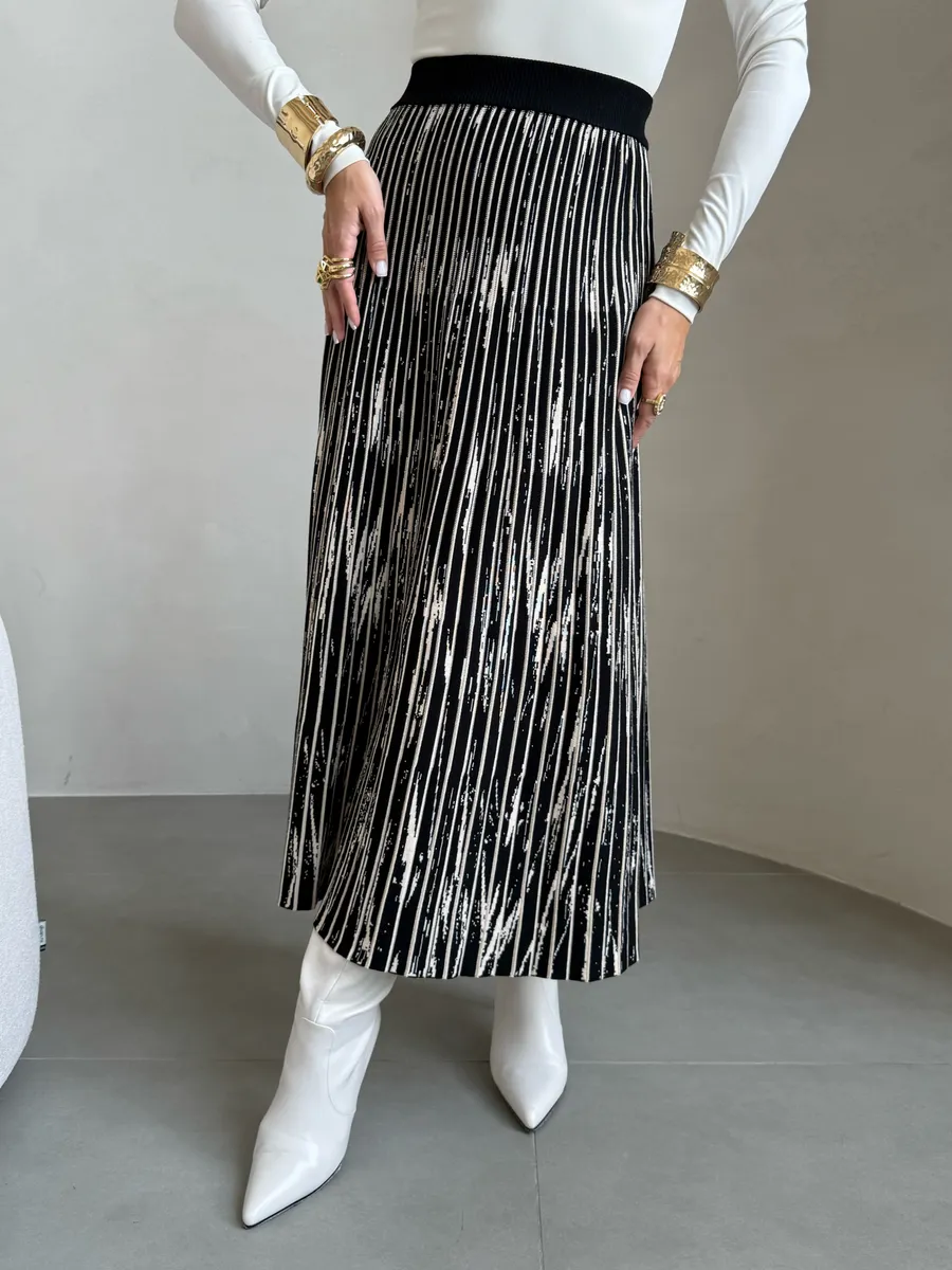 Черная юбка миди трикотажная теплая