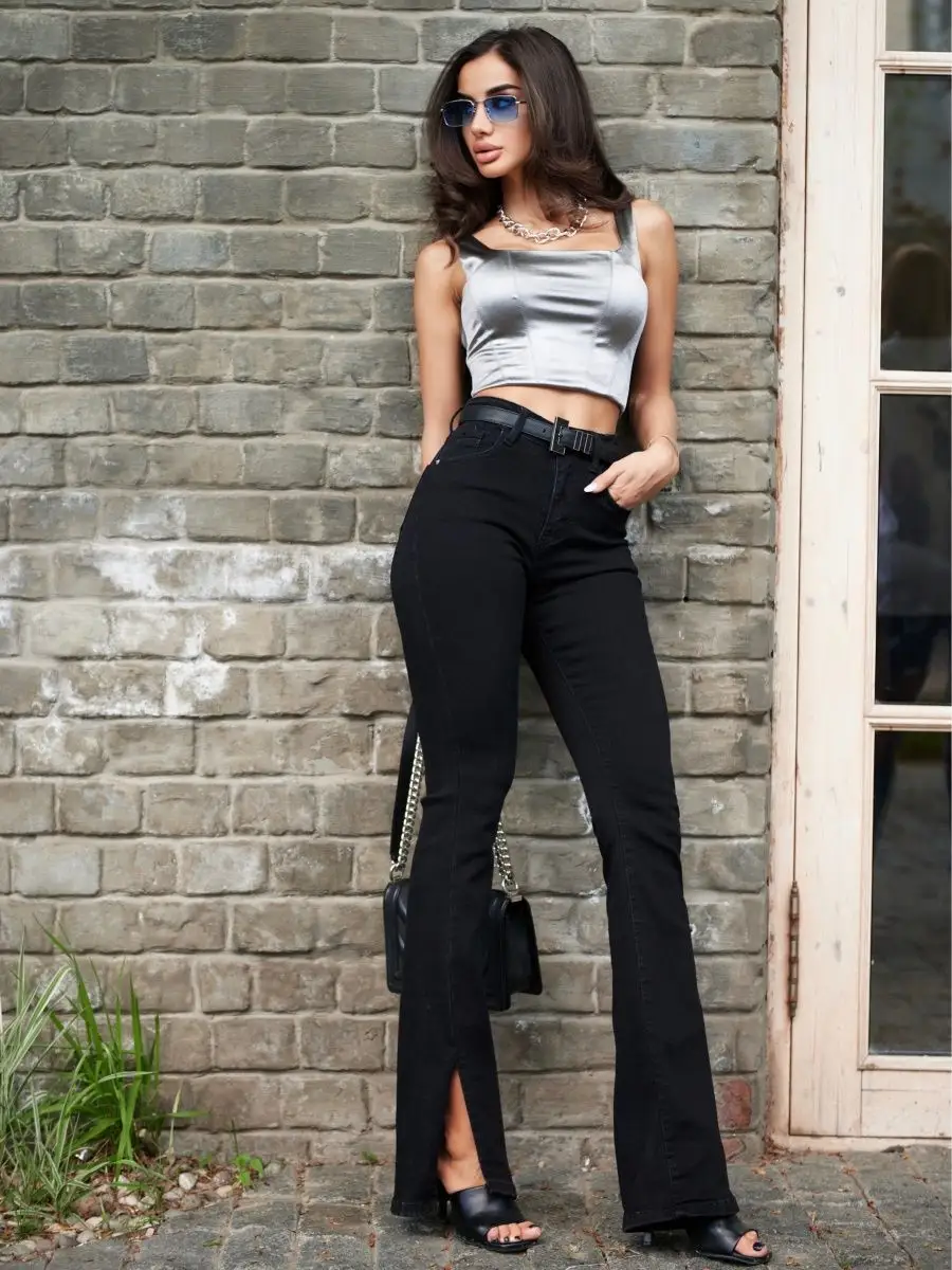 Джинсы клеш от колена с разрезами