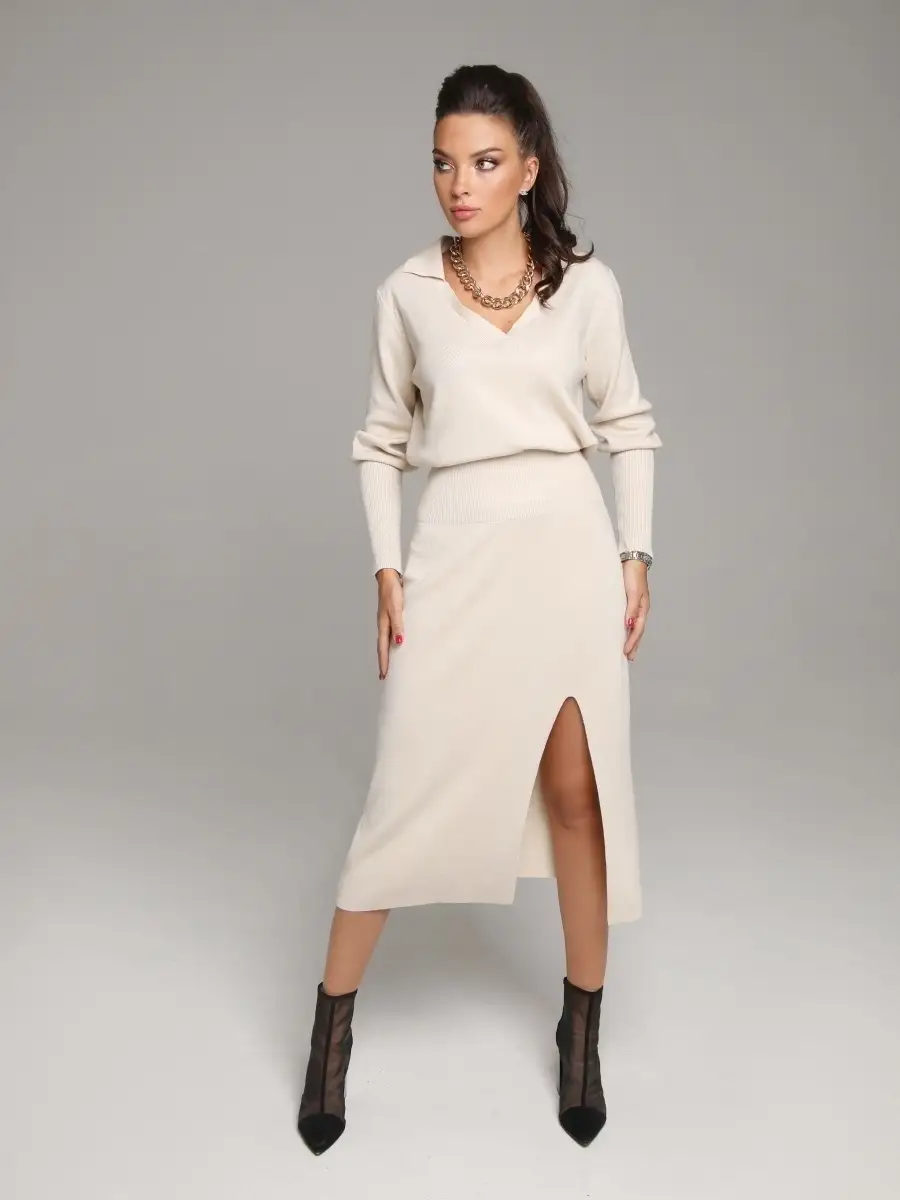 Молочный костюм женский юбочный юбка миди и джемпер кофта