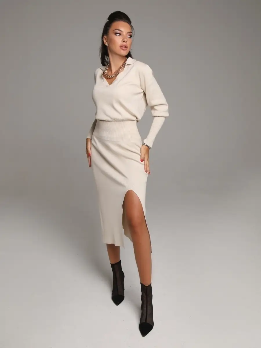 Молочный костюм женский юбочный юбка миди и джемпер кофта