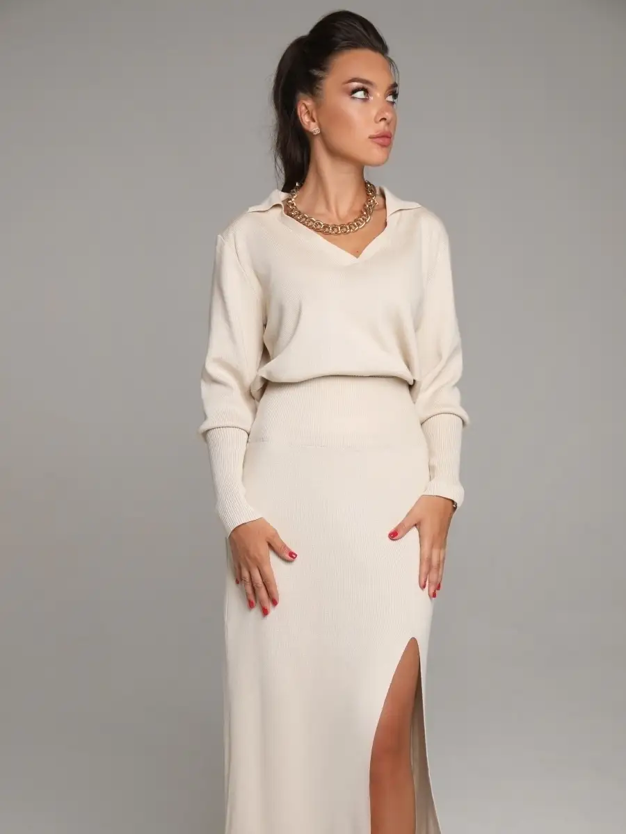 Молочный костюм женский юбочный юбка миди и джемпер кофта