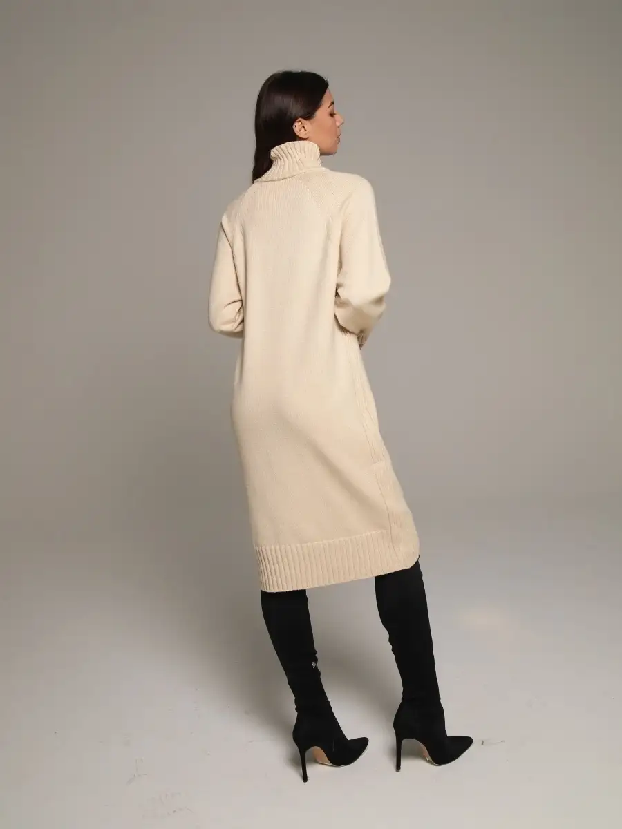 Молочное платье женское тёплое свободное оверсайз трикотажное