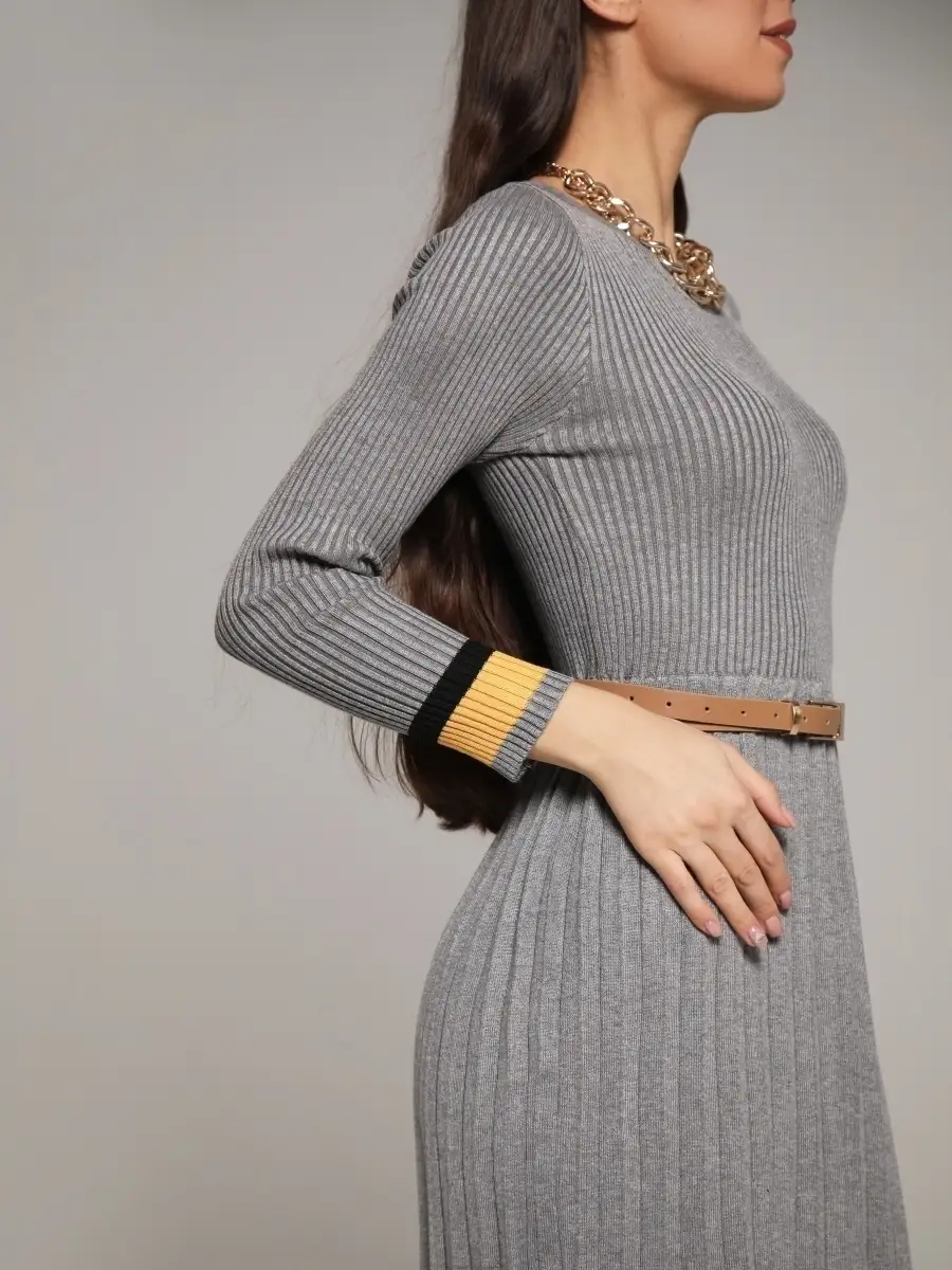 Серое платье трикотажное ниже колена тёплое зимнее