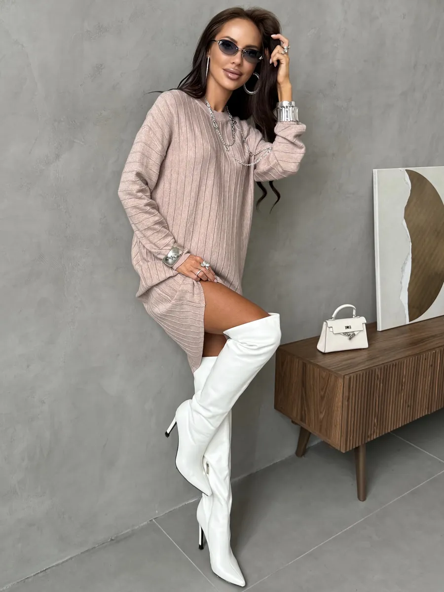 Розовое платье трикотажное нарядное теплое