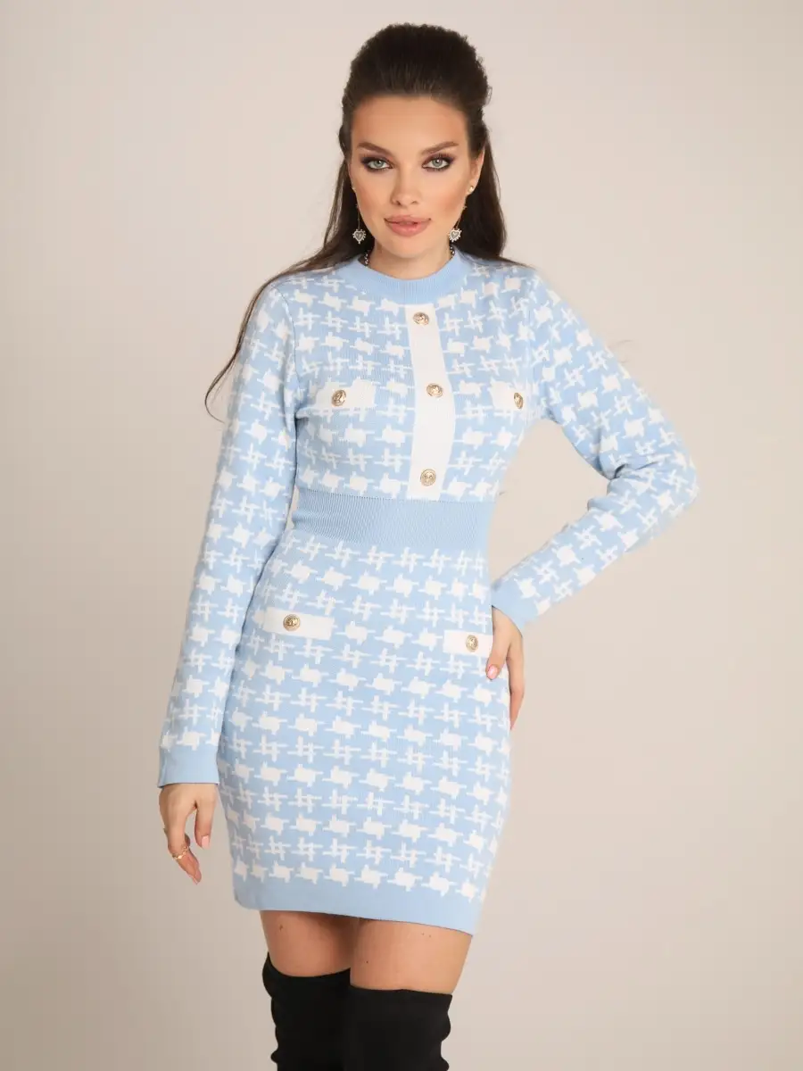 Голубое платье