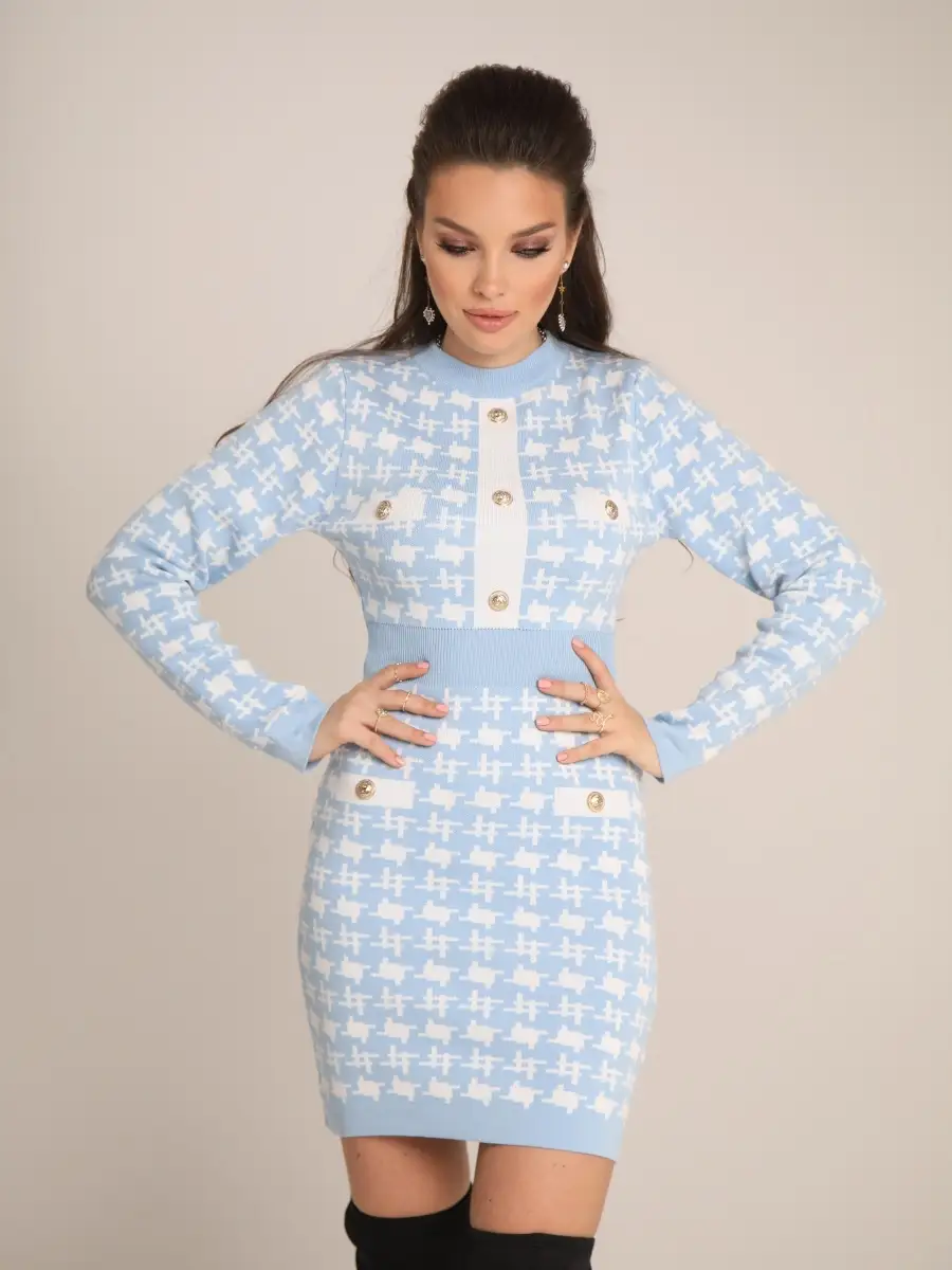 Голубое платье