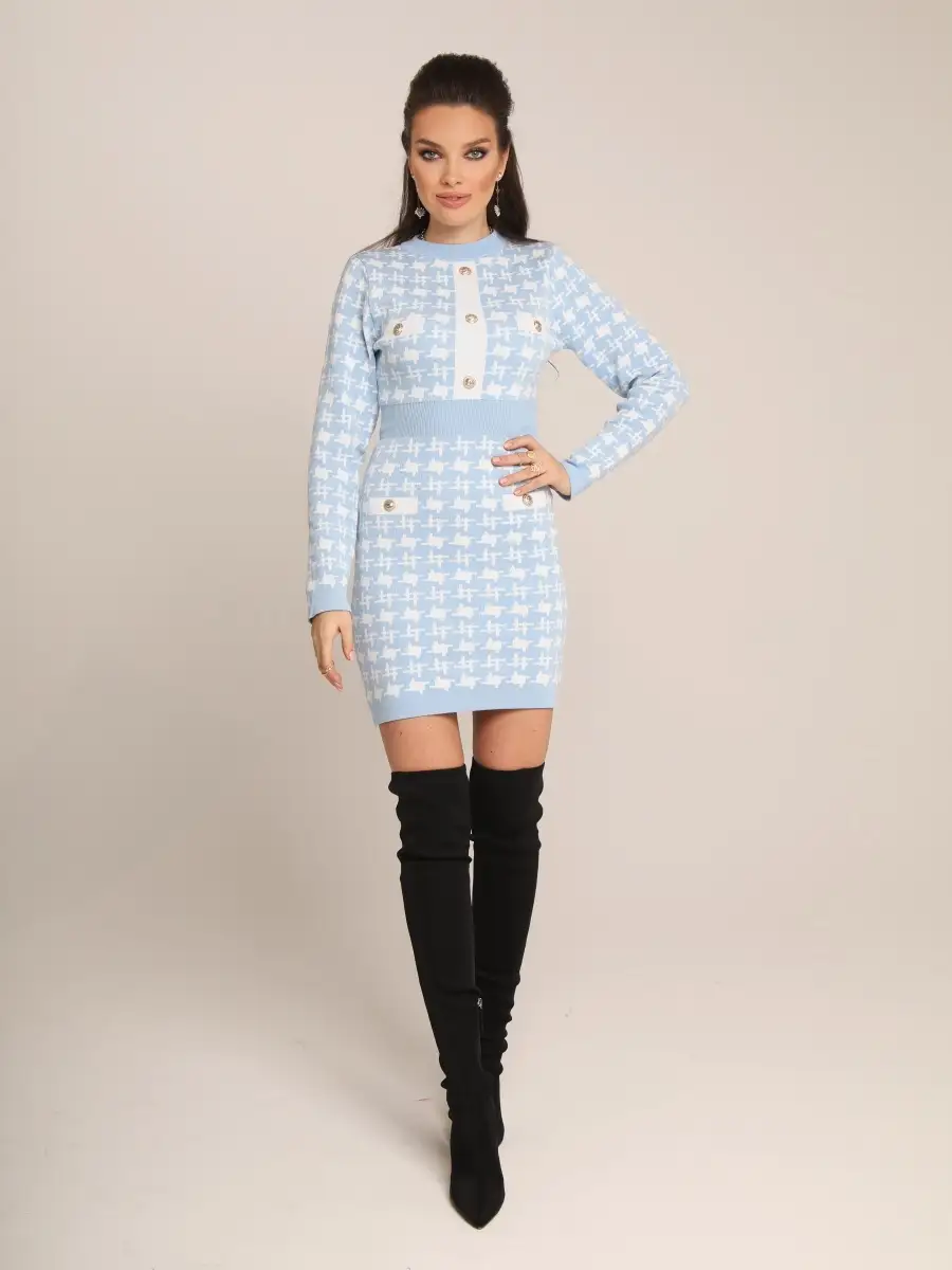 Голубое платье