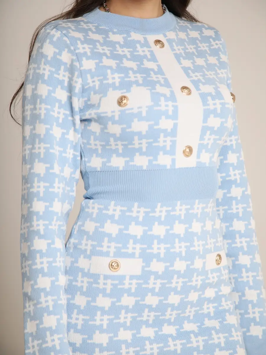 Голубое платье