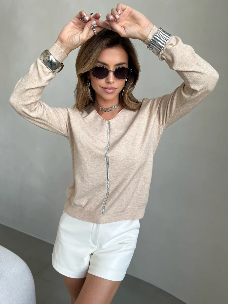 Бежевая кофта нарядная трикотажная