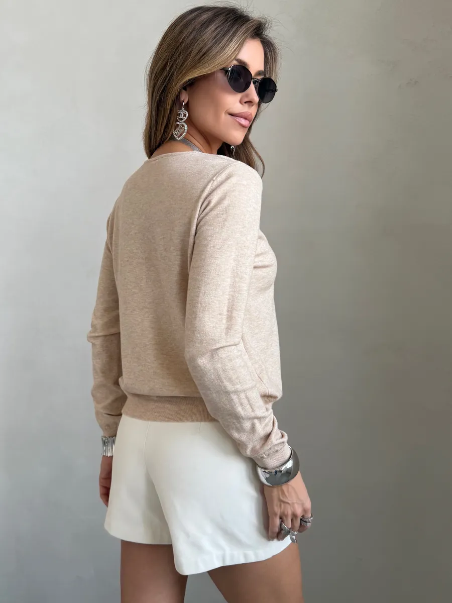 Бежевая кофта нарядная трикотажная