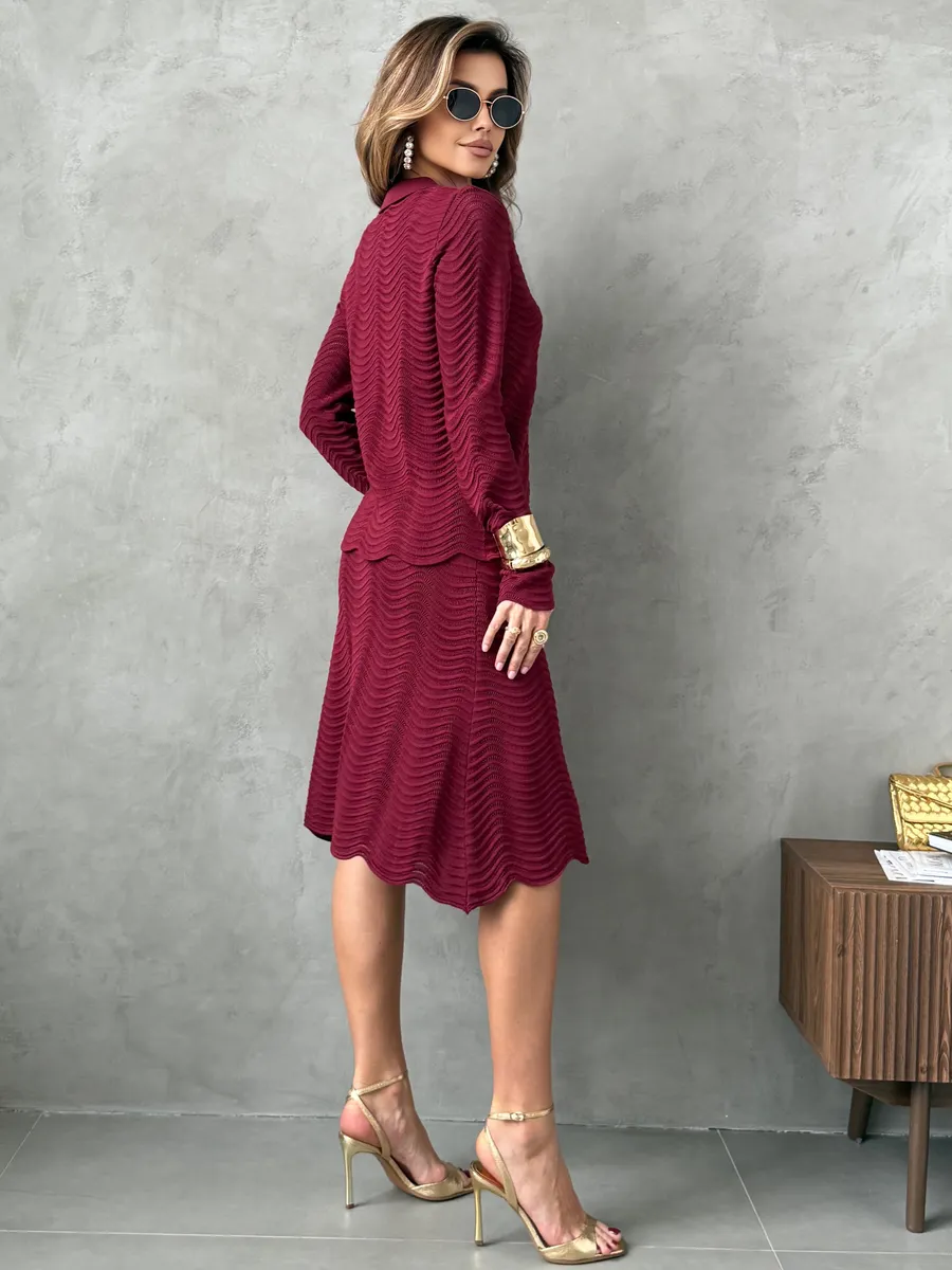 Бордовый костюм с юбкой нарядный