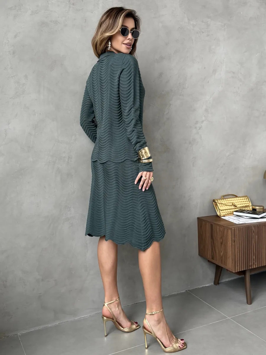 Зеленый костюм с юбкой нарядный